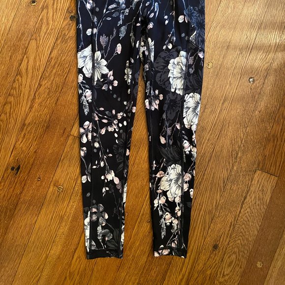 Victoria's Secret floral pattern athletic leggings with pockets - Picture 6 of 6